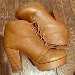 SODA BOOTIE HEELS (TAN)
